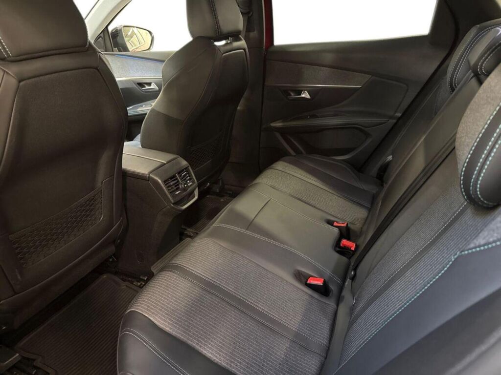 Peugeot 3008 2022 Punainen
