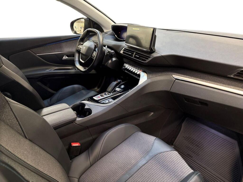 Peugeot 3008 2022 Punainen