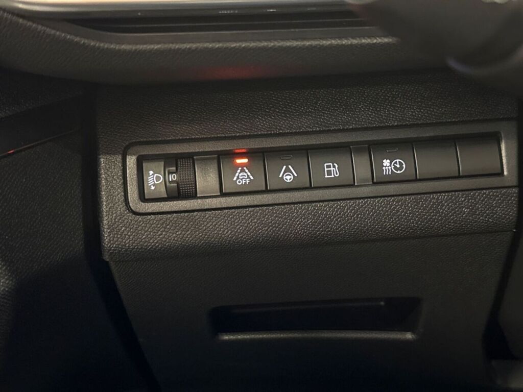 Peugeot 3008 2022 Punainen