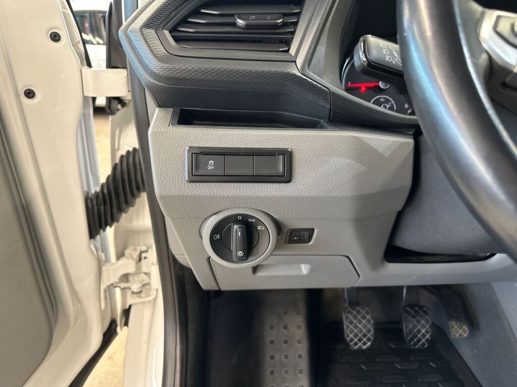 Volkswagen Transporter 2022 Valkoinen