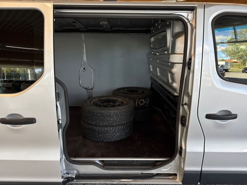 Opel Vivaro 2019 Metallinhohto Hopea