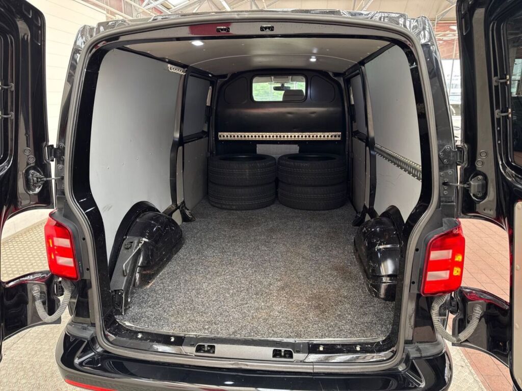 Volkswagen Transporter 2019 Musta