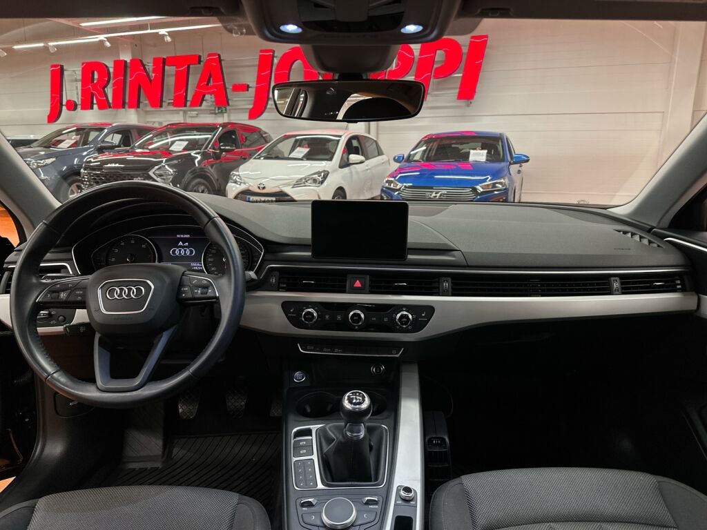 Audi A4 2019 Musta