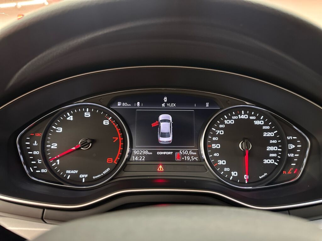 Audi A4 2019 Musta