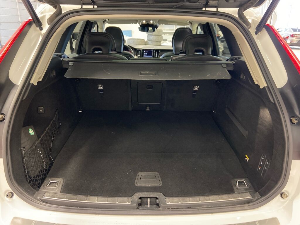 Volvo XC60 2019 Valkoinen