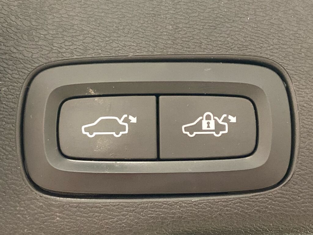 Volvo XC60 2019 Valkoinen