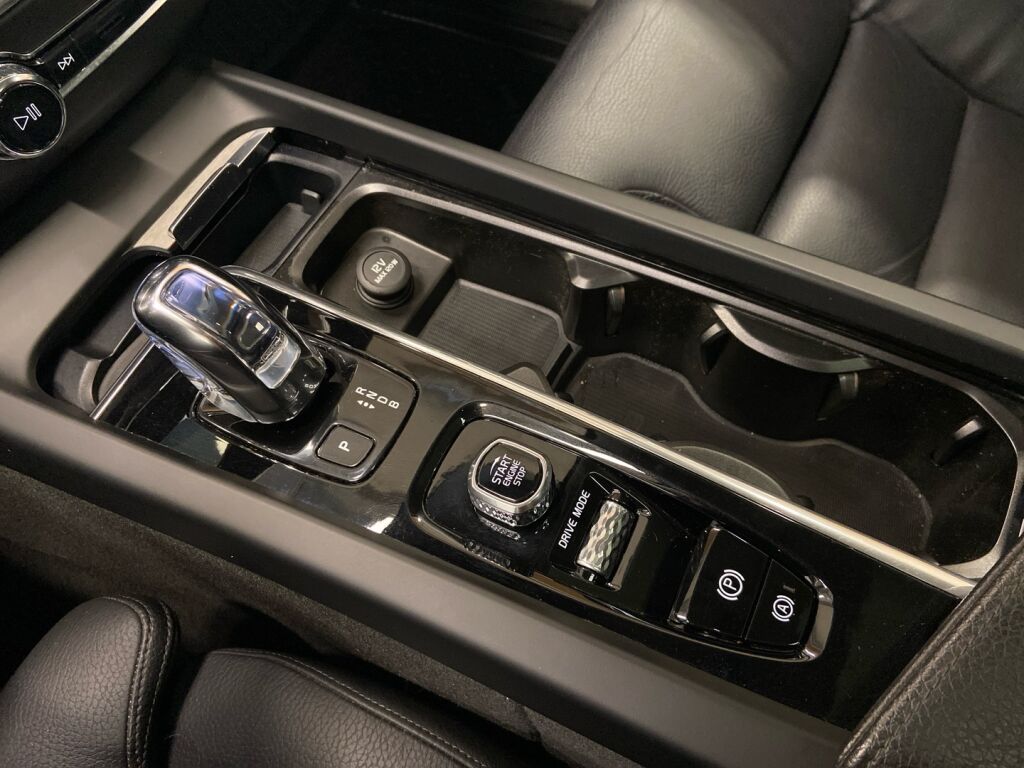 Volvo XC60 2019 Valkoinen