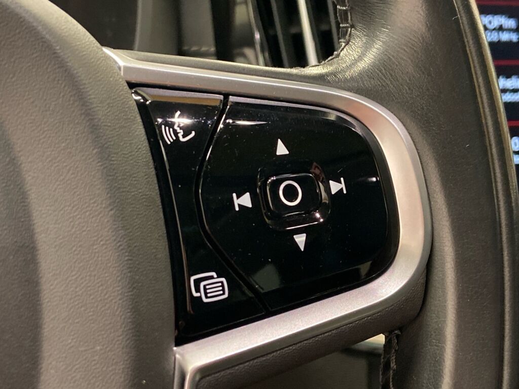 Volvo XC60 2019 Valkoinen