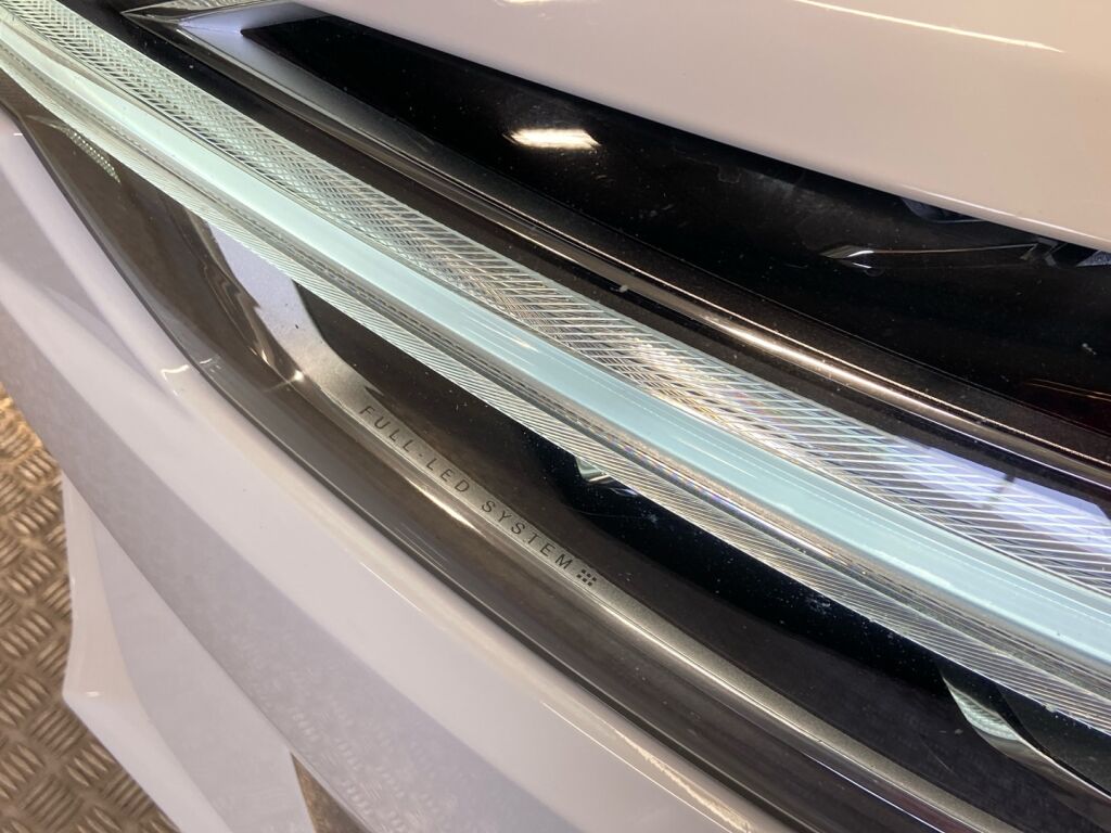 Volvo XC60 2019 Valkoinen