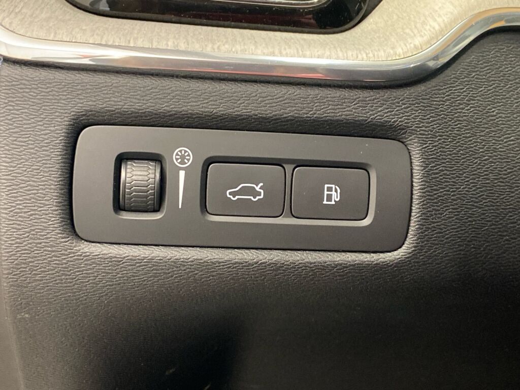 Volvo XC60 2019 Valkoinen