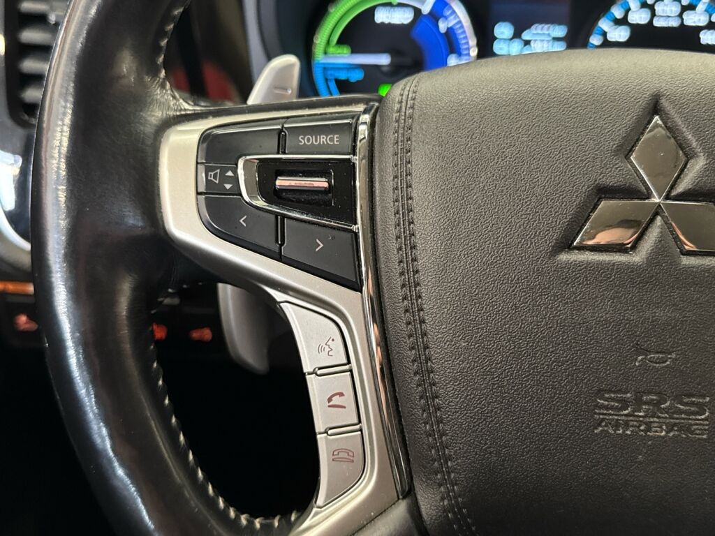 Mitsubishi Outlander PHEV 2019 Ruskea (beige)