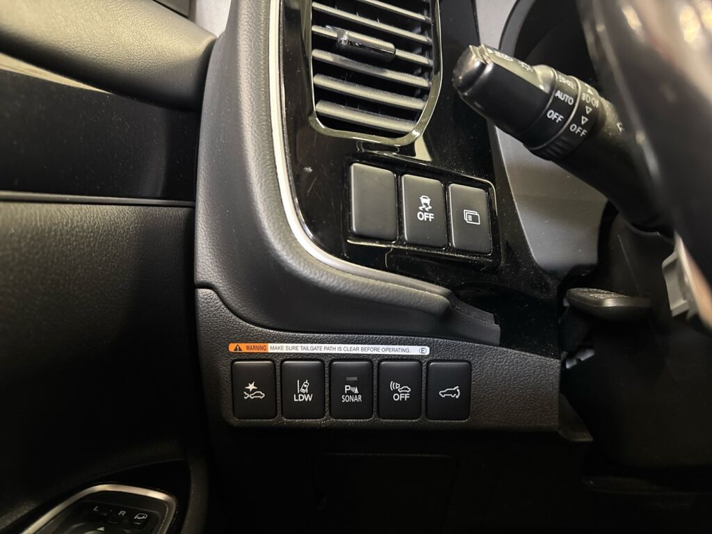 Mitsubishi Outlander PHEV 2019 Ruskea (beige)
