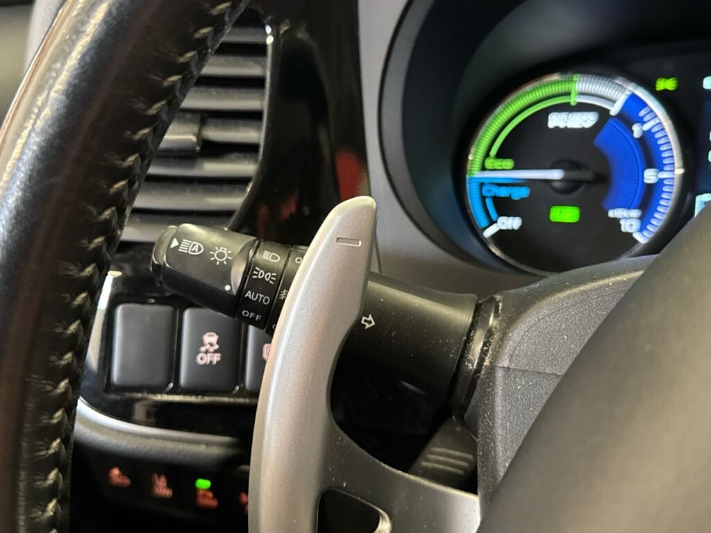 Mitsubishi Outlander PHEV 2019 Ruskea (beige)