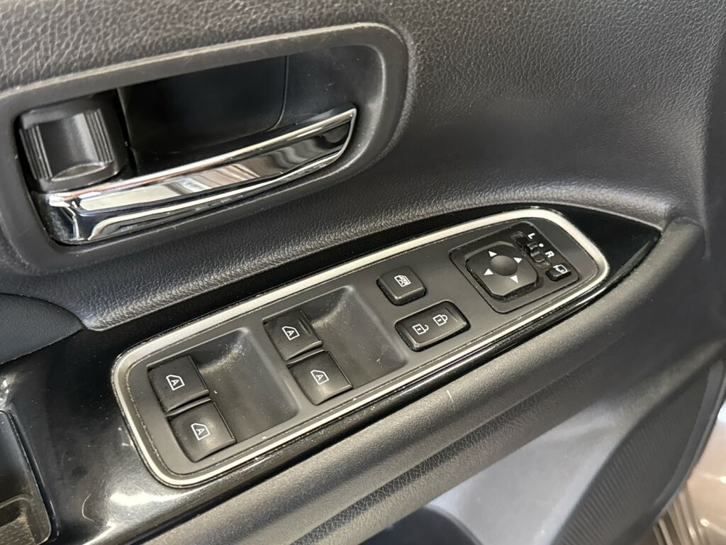 Mitsubishi Outlander PHEV 2019 Ruskea (beige)