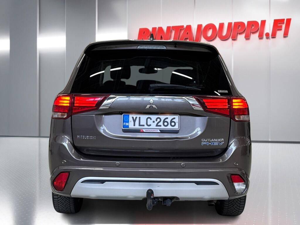 Mitsubishi Outlander PHEV 2019 Ruskea (beige)