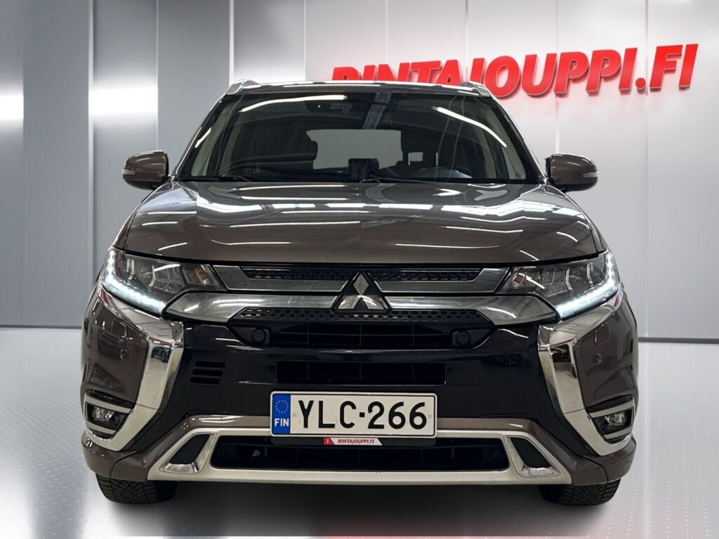 Mitsubishi Outlander PHEV 2019 Ruskea (beige)