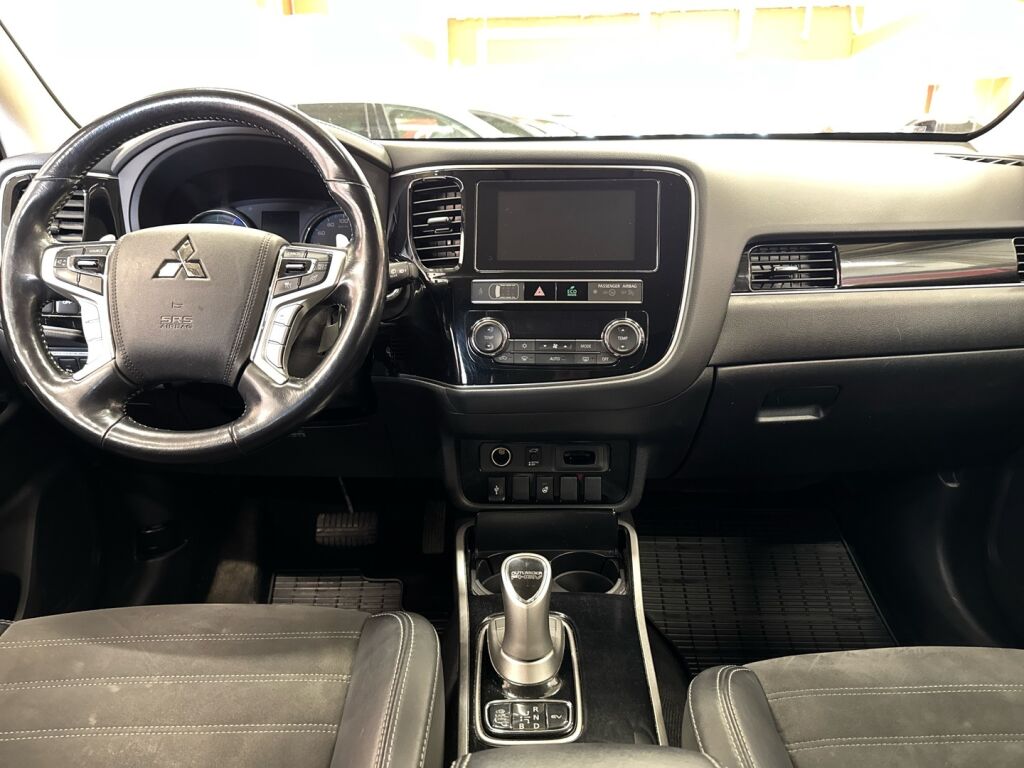 Mitsubishi Outlander PHEV 2019 Ruskea (beige)