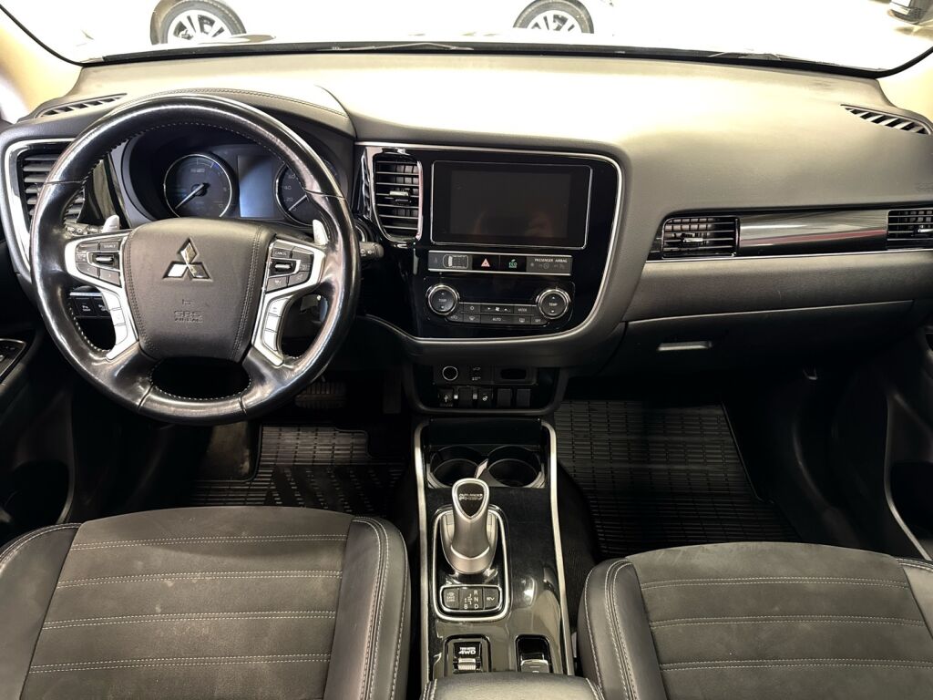 Mitsubishi Outlander PHEV 2019 Ruskea (beige)