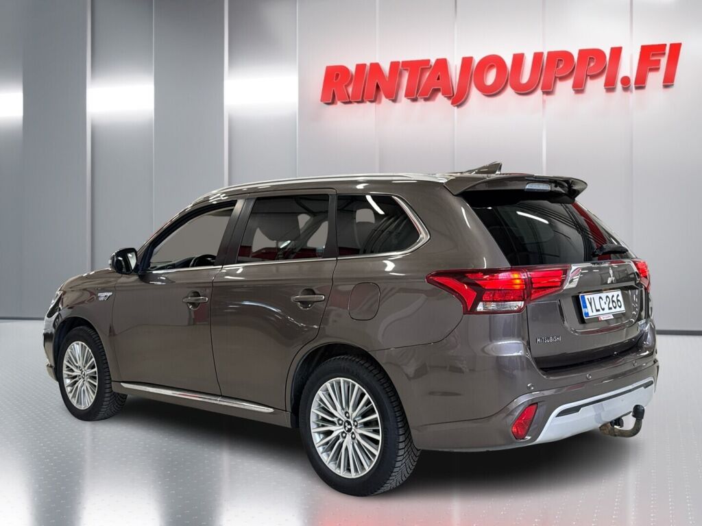 Mitsubishi Outlander PHEV 2019 Ruskea (beige)