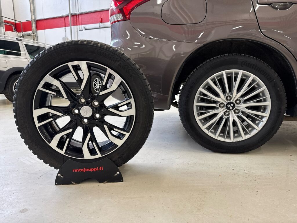 Mitsubishi Outlander PHEV 2019 Ruskea (beige)