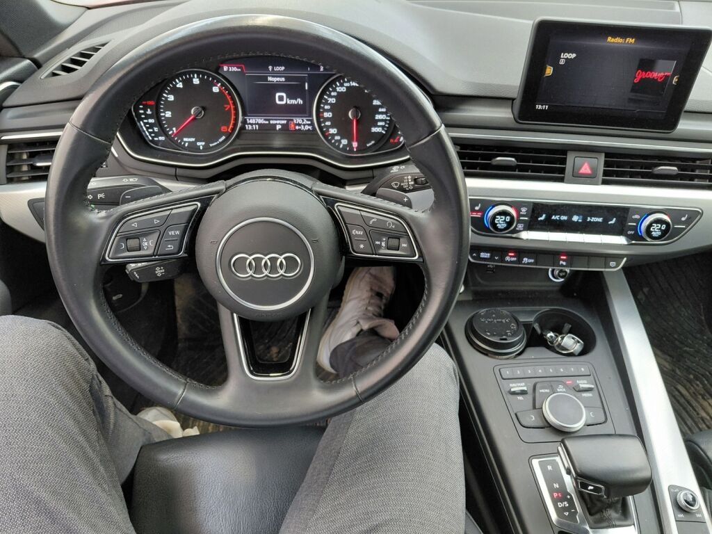 Audi A4 2019 Punainen