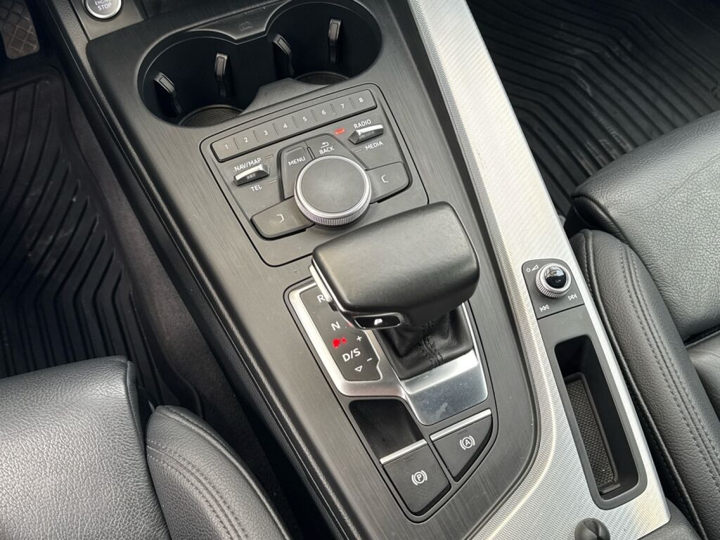Audi A4 2019 Punainen