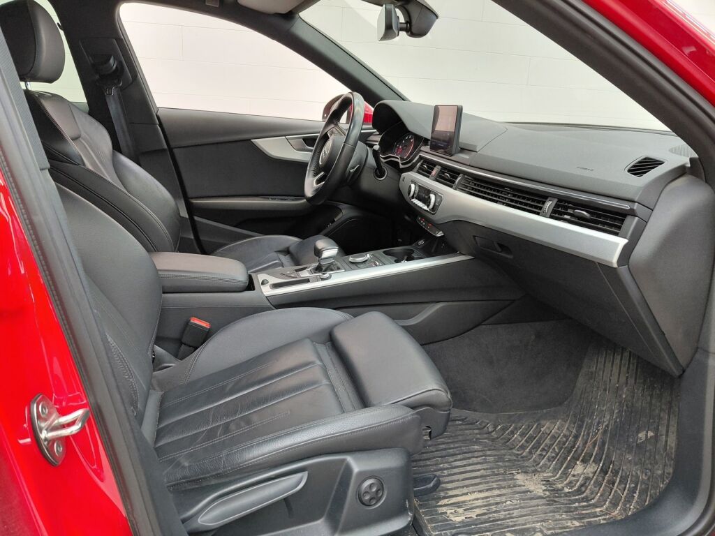 Audi A4 2019 Punainen
