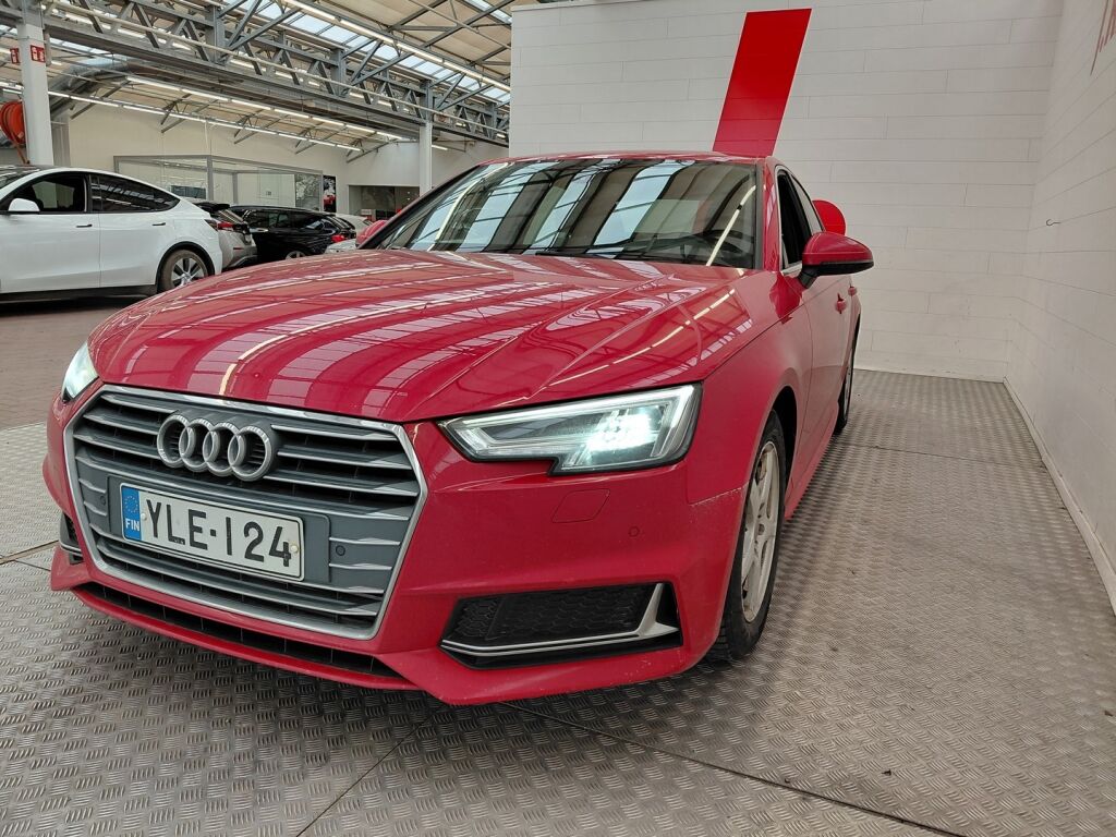 Audi A4 2019 Punainen