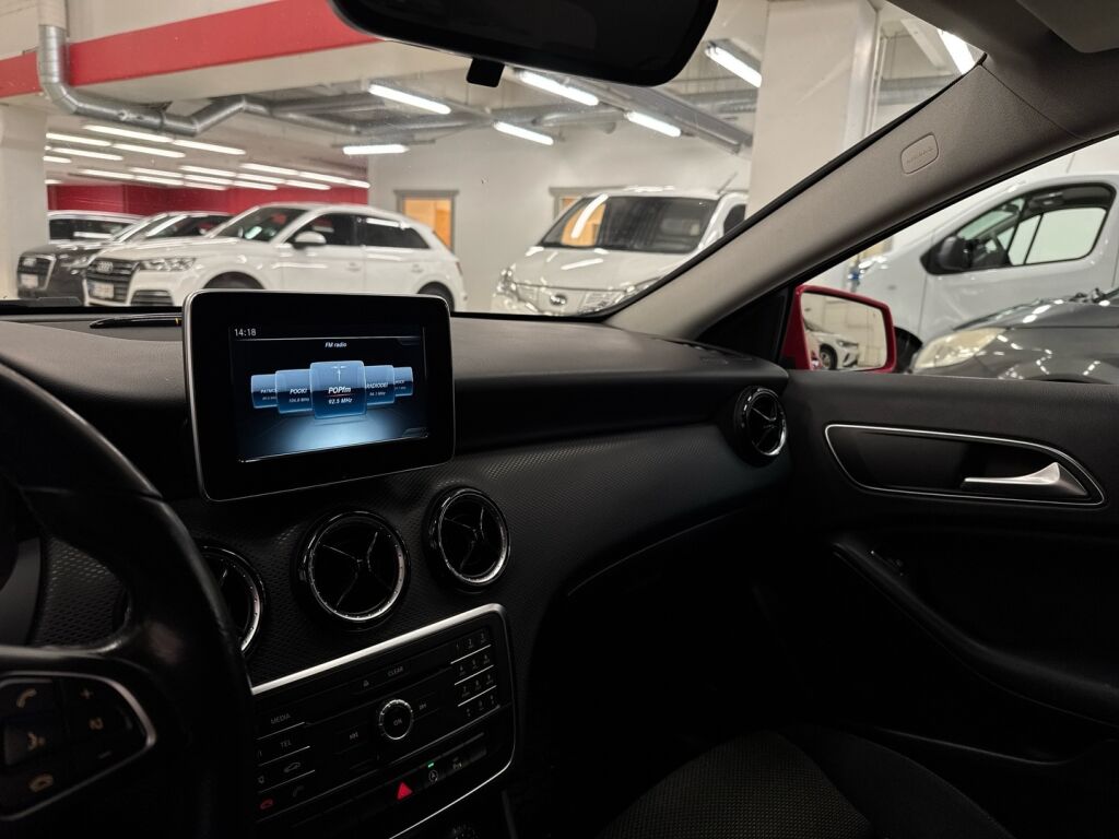 Mercedes-Benz A 2018 Punainen