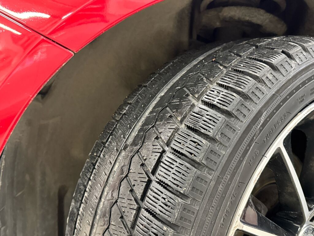 Mercedes-Benz A 2018 Punainen