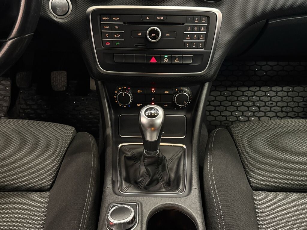 Mercedes-Benz A 2018 Punainen