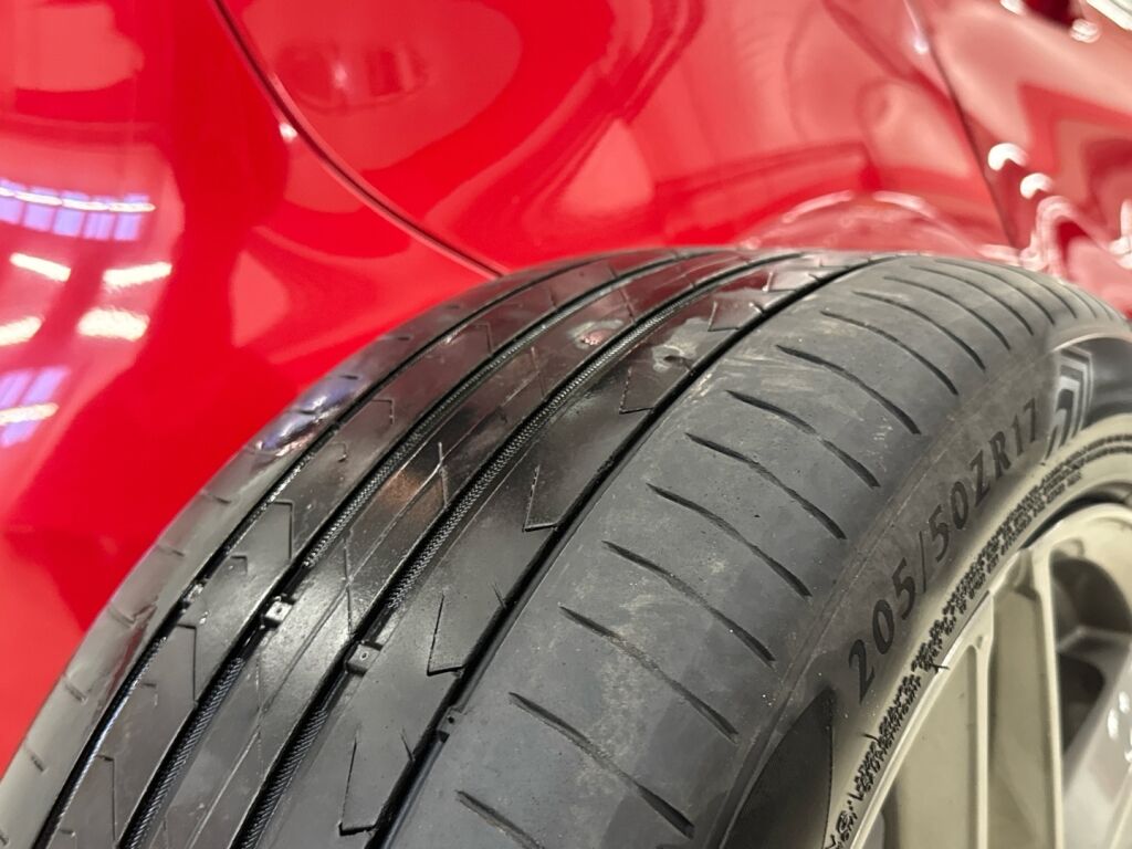 Mercedes-Benz A 2018 Punainen