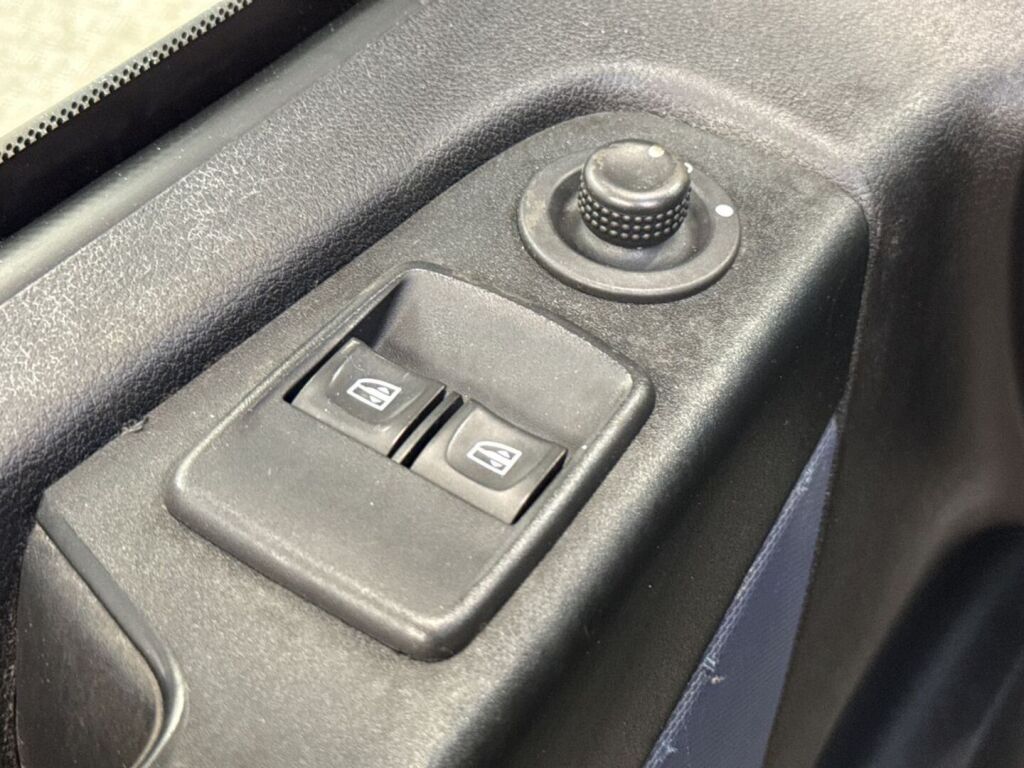 Opel Vivaro 2019 Valkoinen