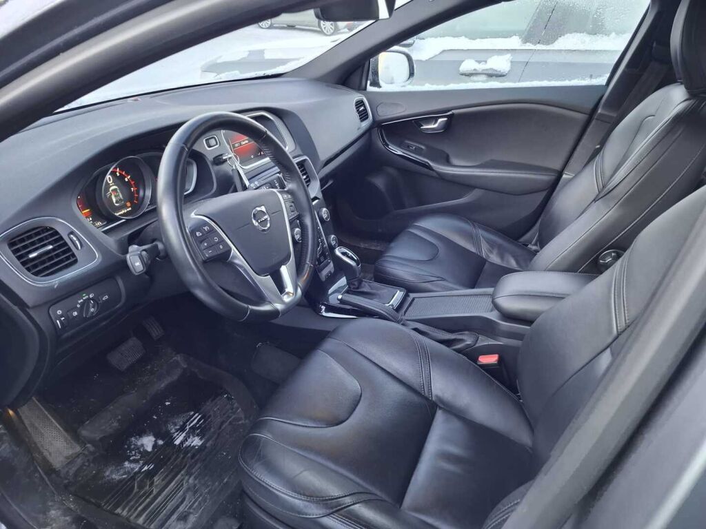 Volvo V40 2019 Harmaa