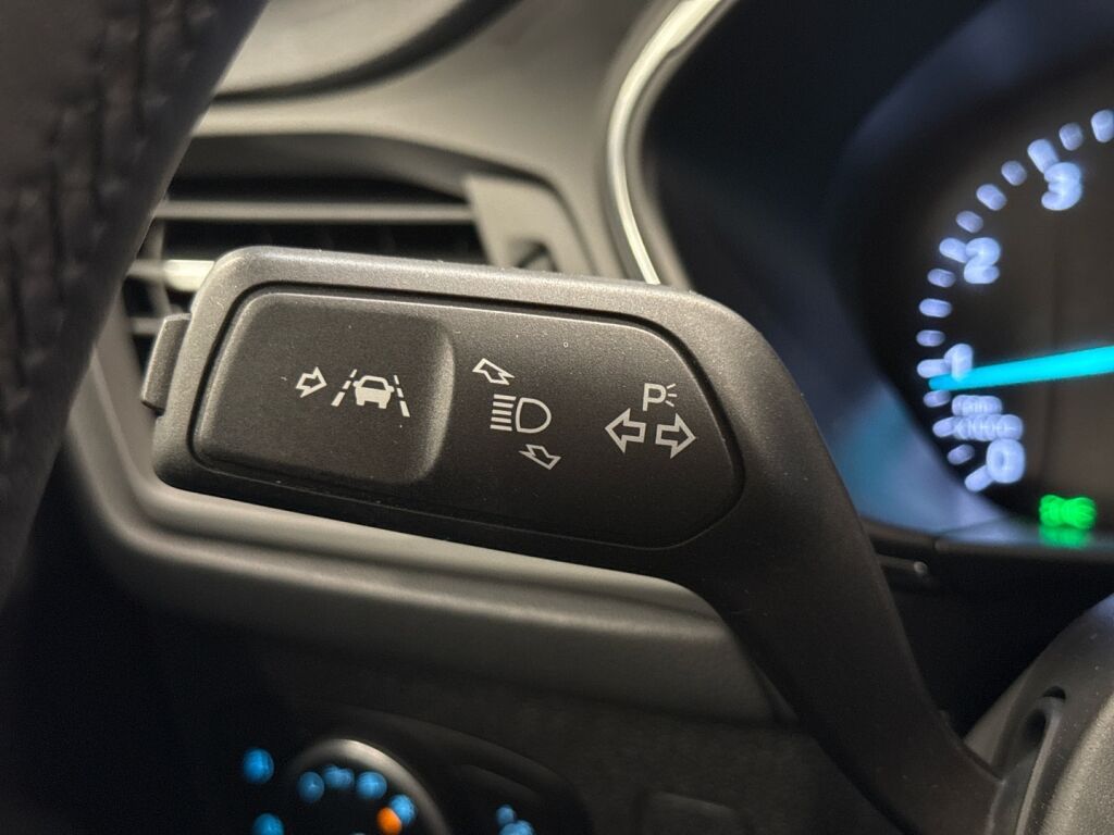 Ford Focus 2019 Punainen