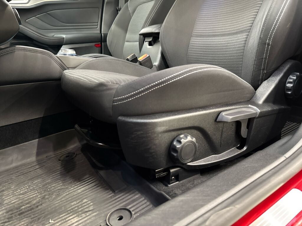 Ford Focus 2019 Punainen