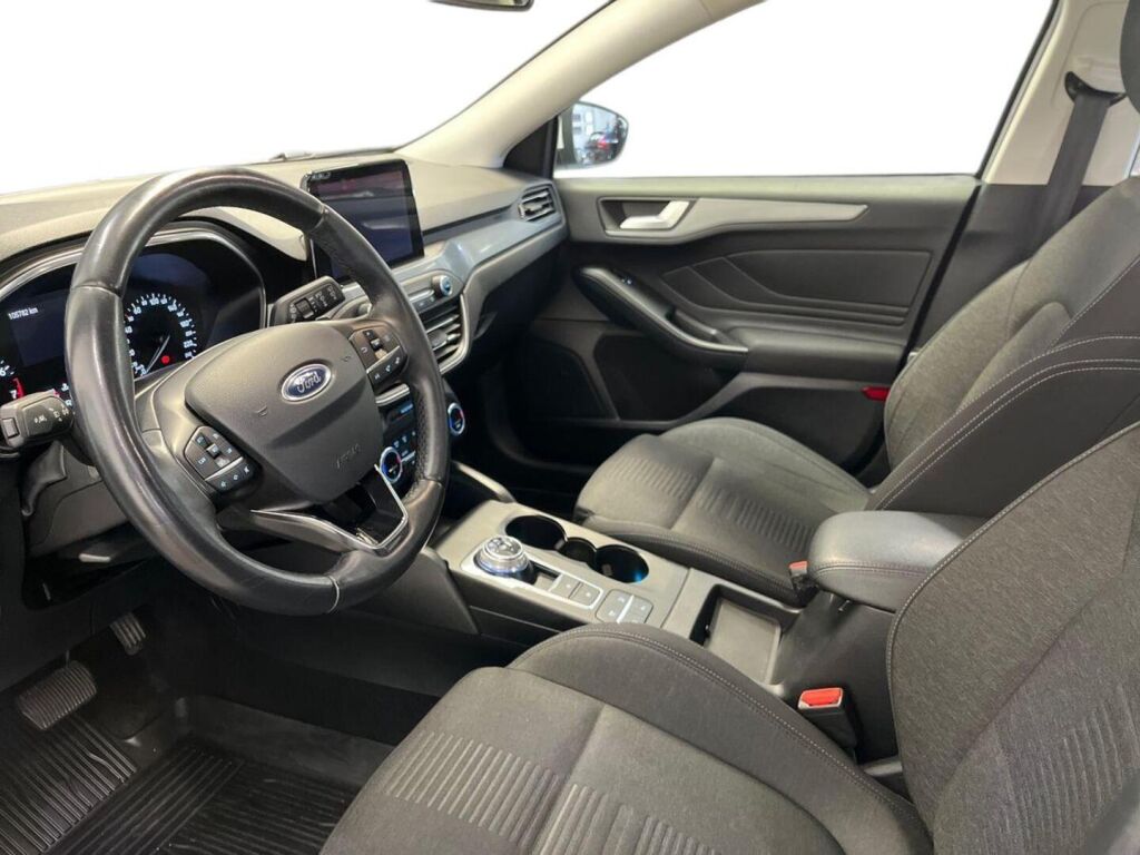 Ford Focus 2020 Valkoinen