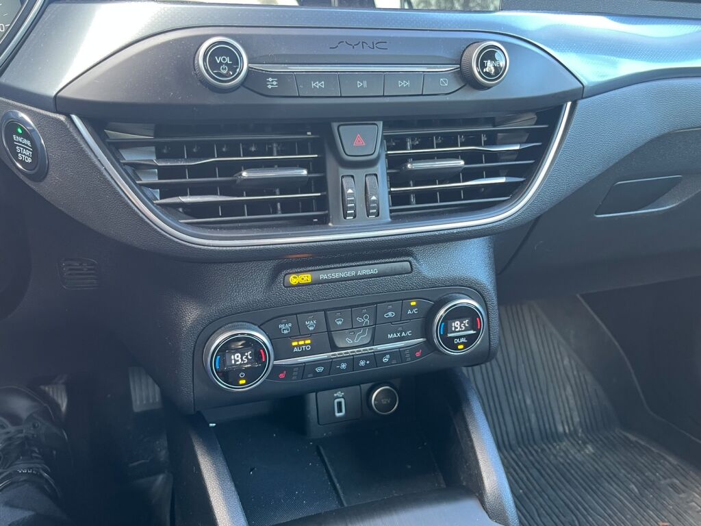 Ford Focus 2020 Valkoinen