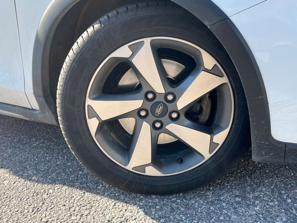 Ford Focus 2020 Valkoinen