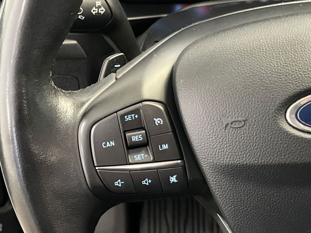 Ford Focus 2020 Valkoinen