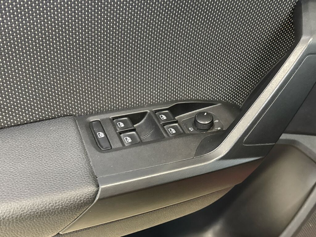 Seat Arona 2019 Punainen