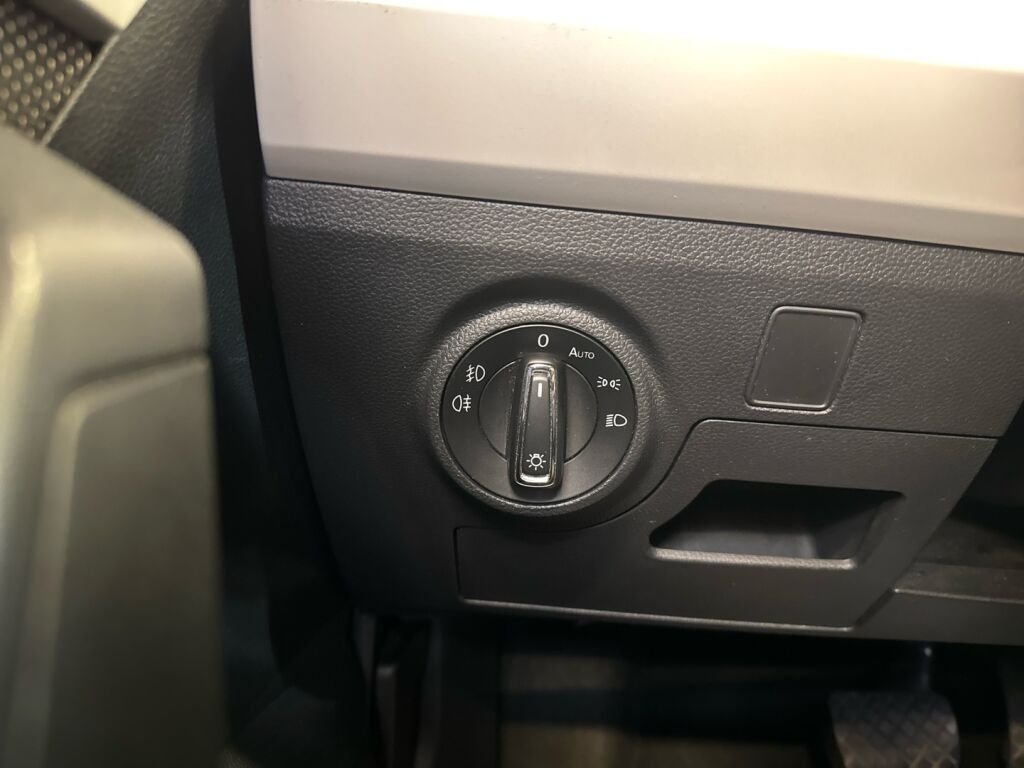 Seat Arona 2019 Punainen