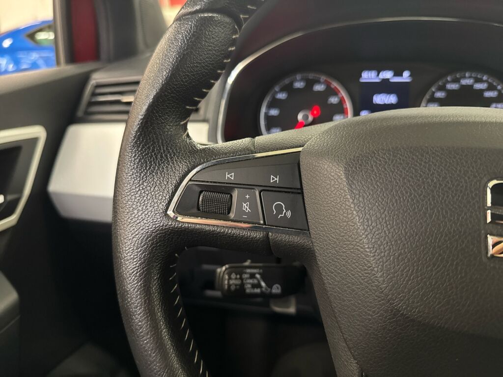 Seat Arona 2019 Punainen