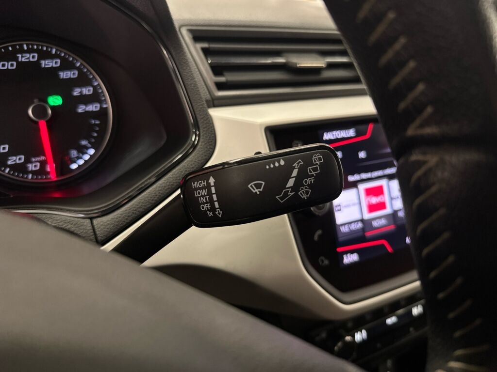 Seat Arona 2019 Punainen