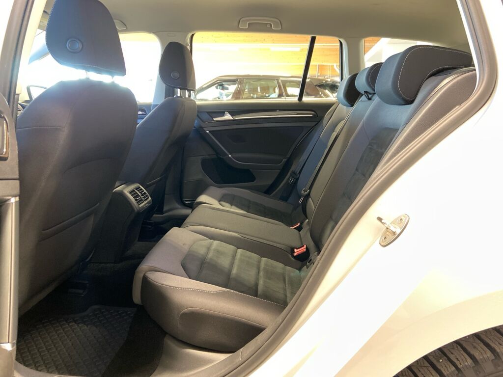 Volkswagen Golf 2019 Valkoinen