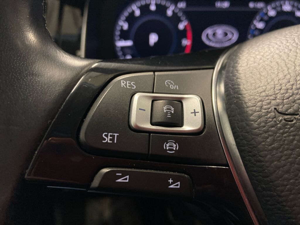 Volkswagen Golf 2019 Valkoinen