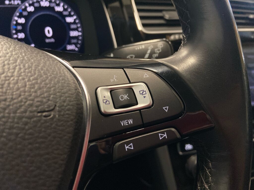 Volkswagen Golf 2019 Valkoinen