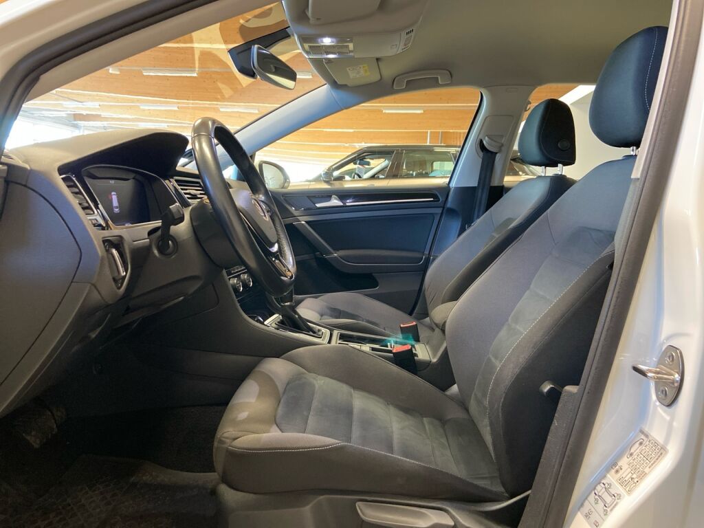 Volkswagen Golf 2019 Valkoinen