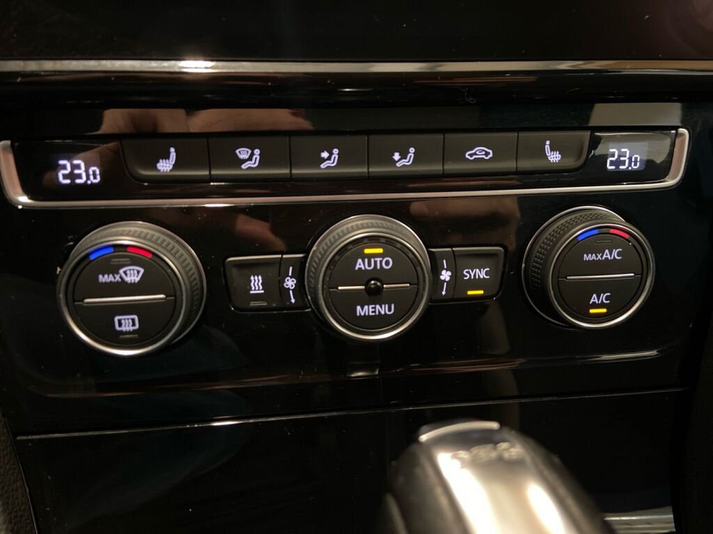 Volkswagen Golf 2019 Valkoinen