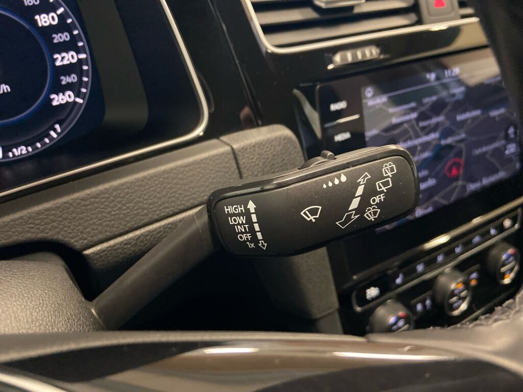 Volkswagen Golf 2019 Valkoinen